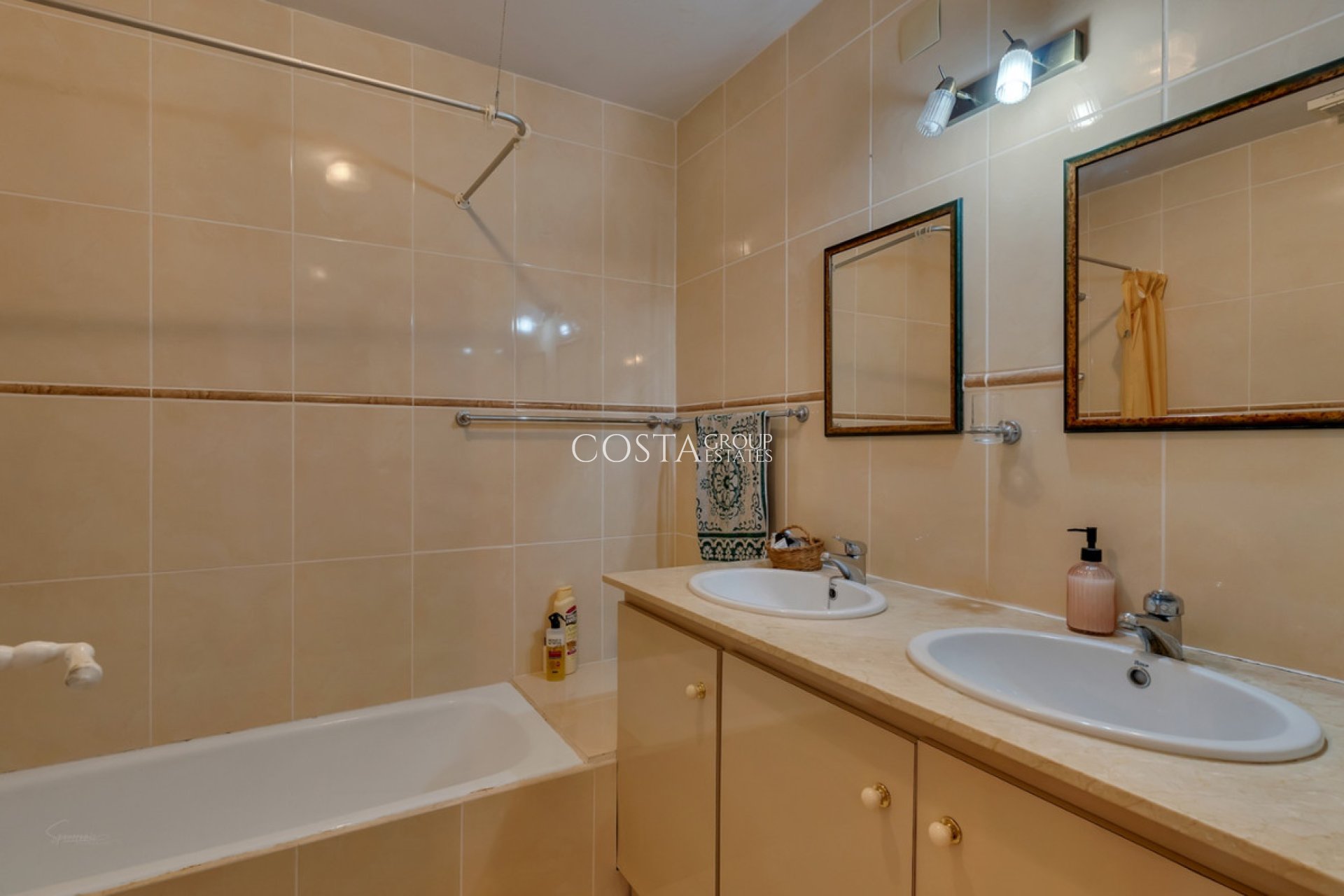 Wiederverkauf - Villa -
Alicante - Alicante Centro