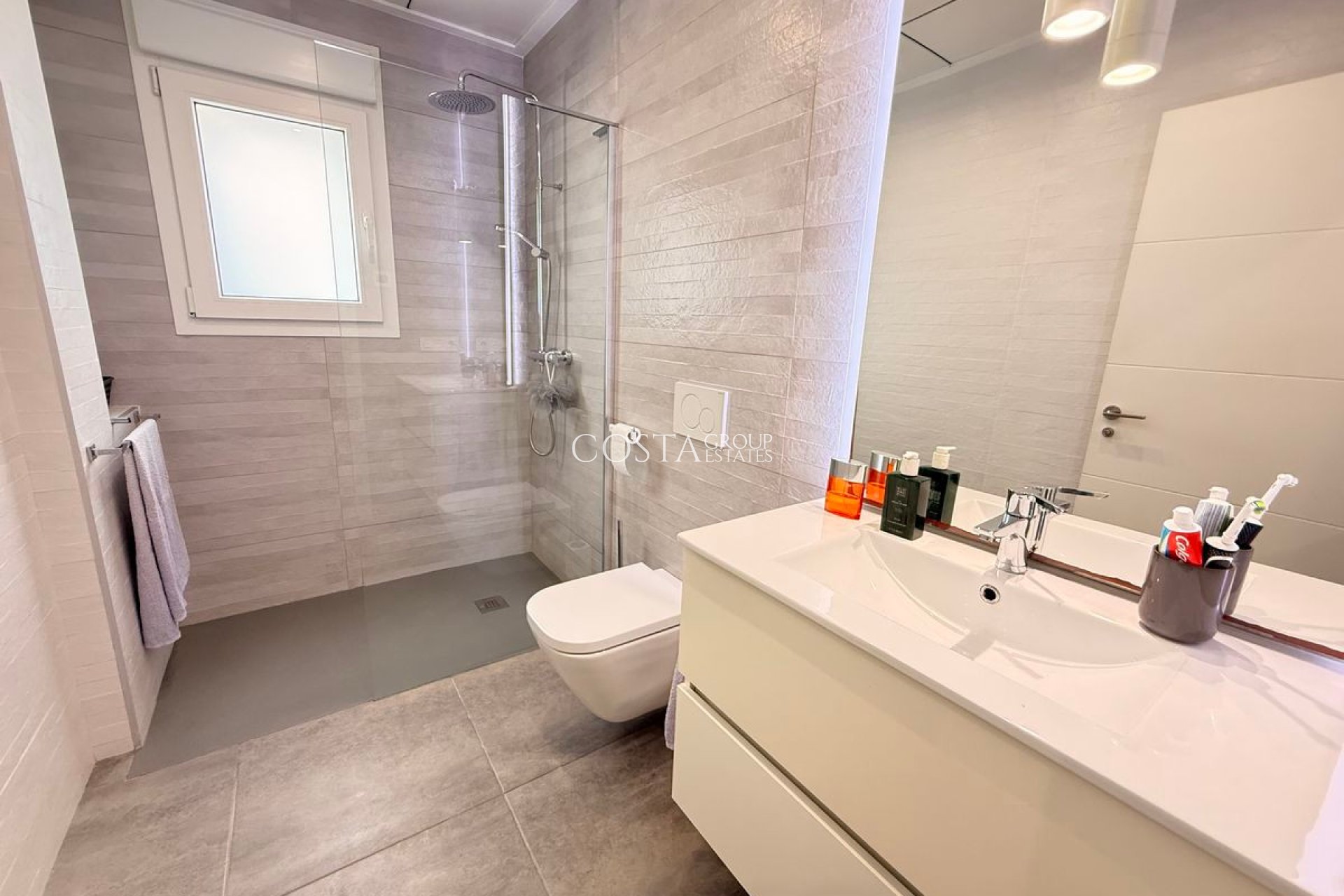 Wiederverkauf - Villa -
Benijofar