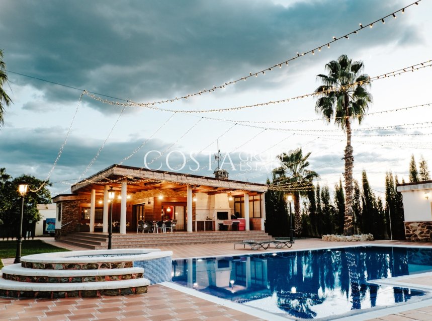 Wiederverkauf - Villa -
Catral