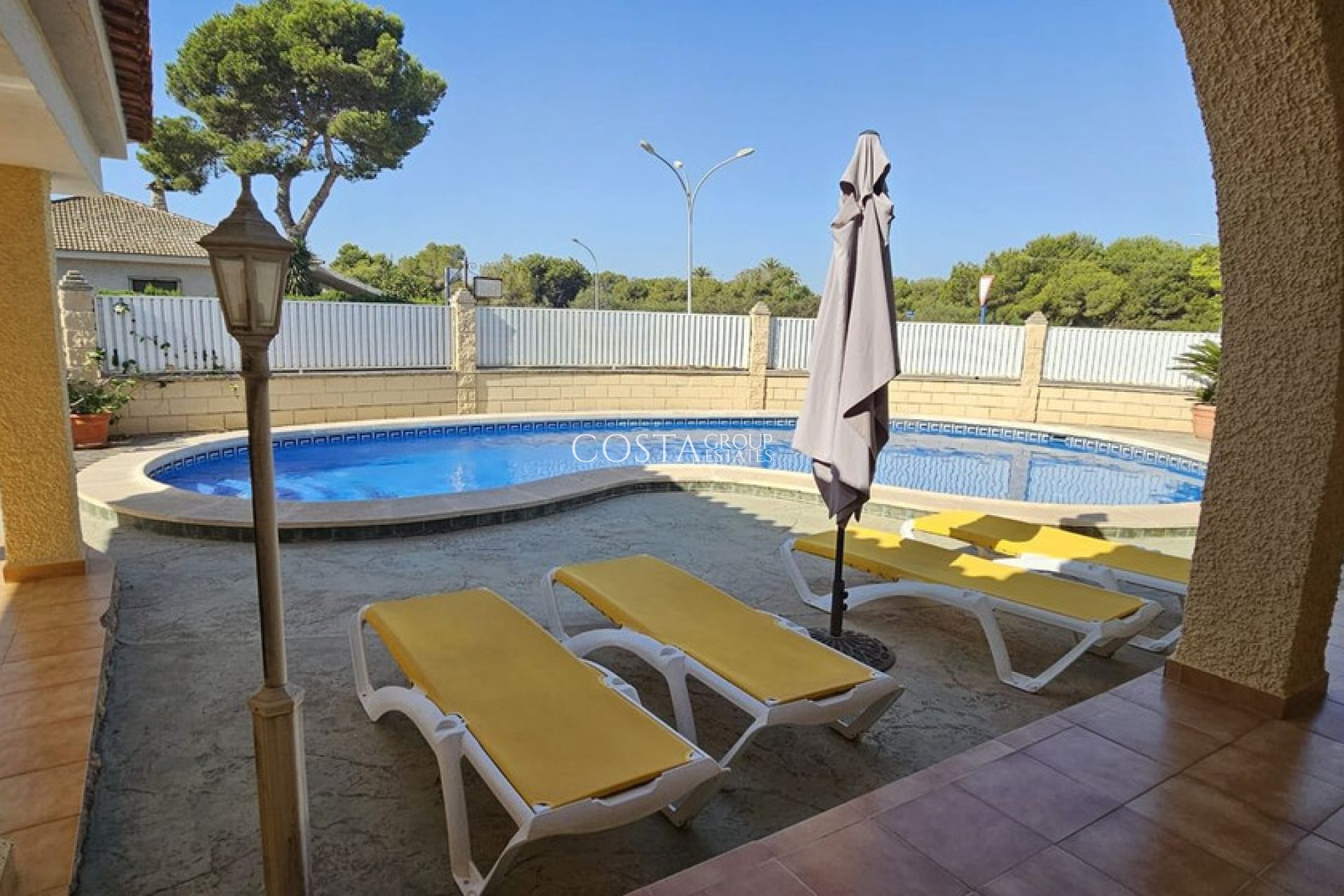 Wiederverkauf - Villa -
Orihuela - Campoamor