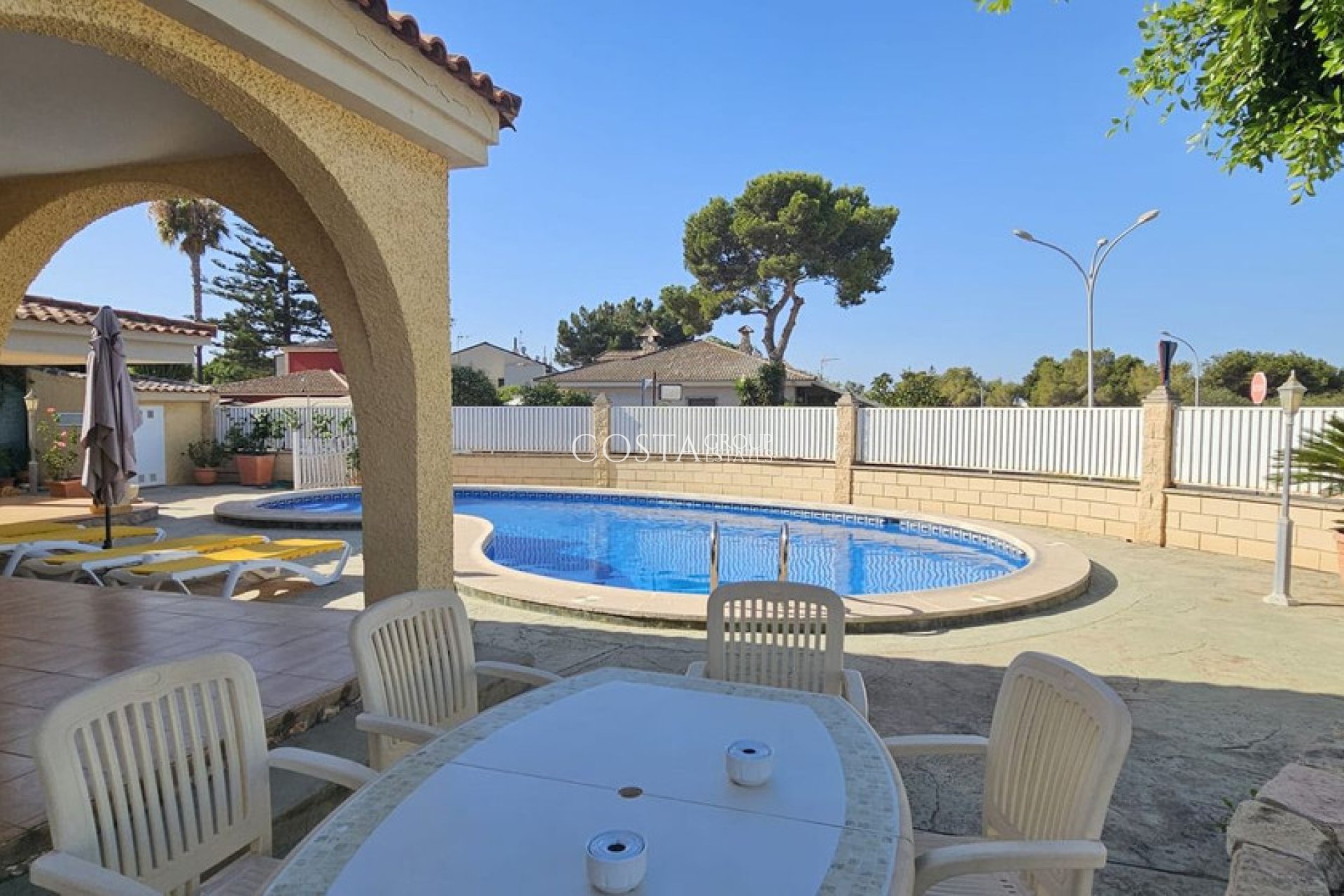 Wiederverkauf - Villa -
Orihuela - Campoamor