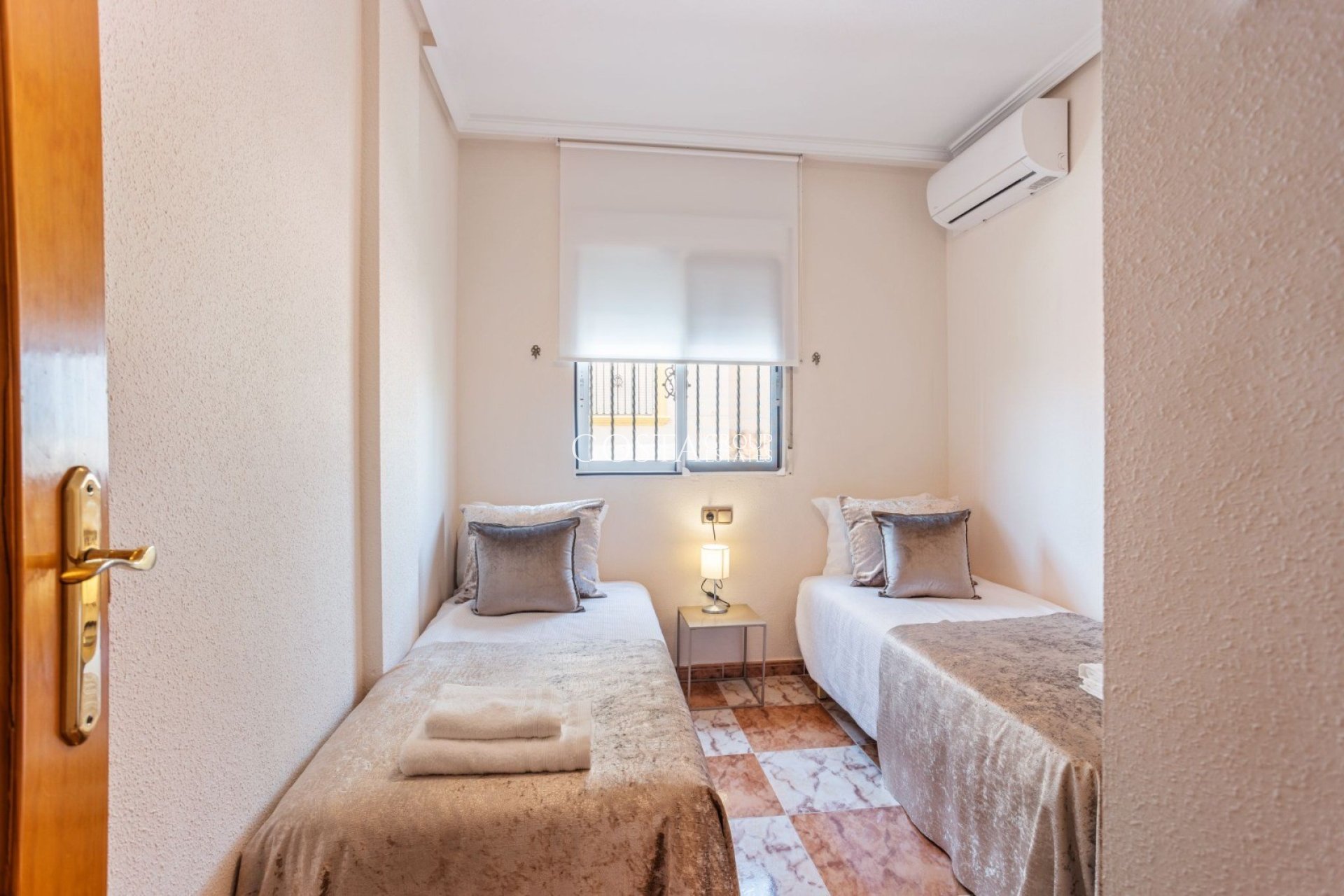 Wiederverkauf - Villa -
Orihuela Costa - La Regia
