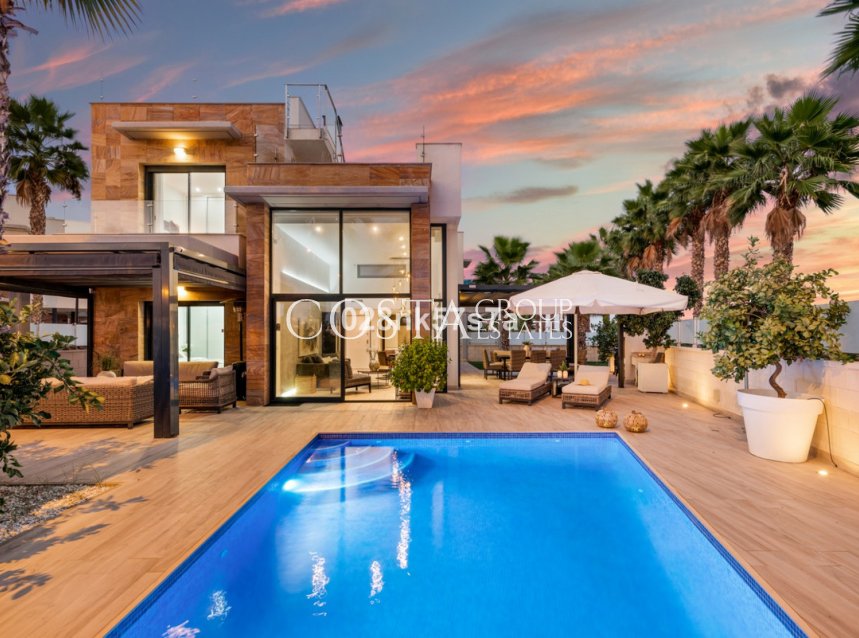 Wiederverkauf - Villa -
Orihuela Costa - Lomas de Cabo Roig