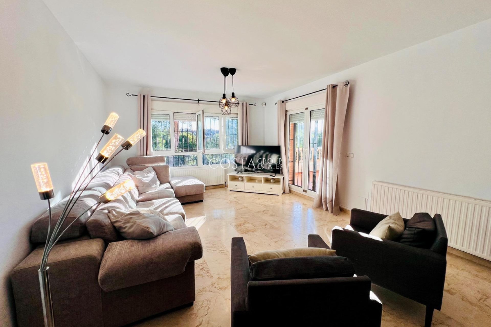 Wiederverkauf - Villa -
Orihuela - Orihuela Costa