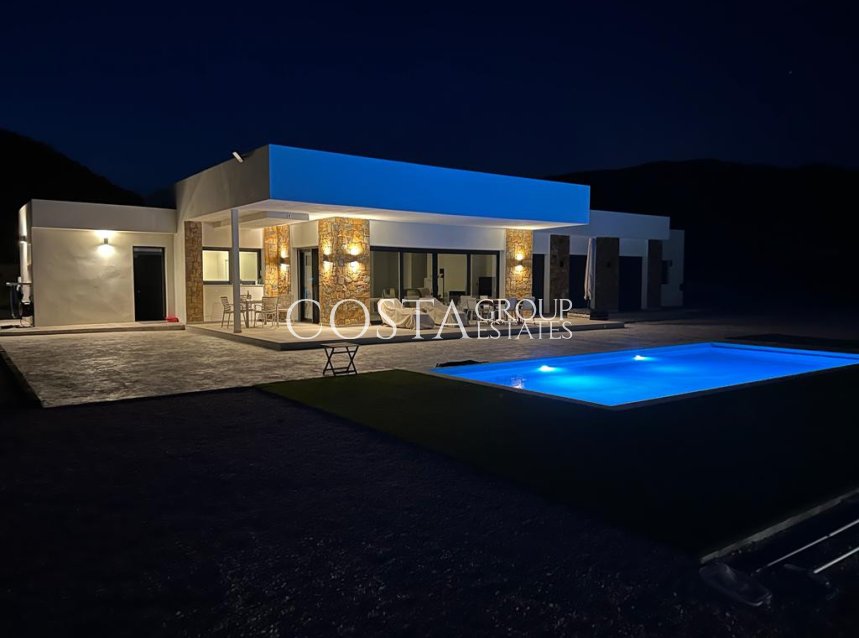 Wiederverkauf - Villa -
Pinoso - Pinoso Centro