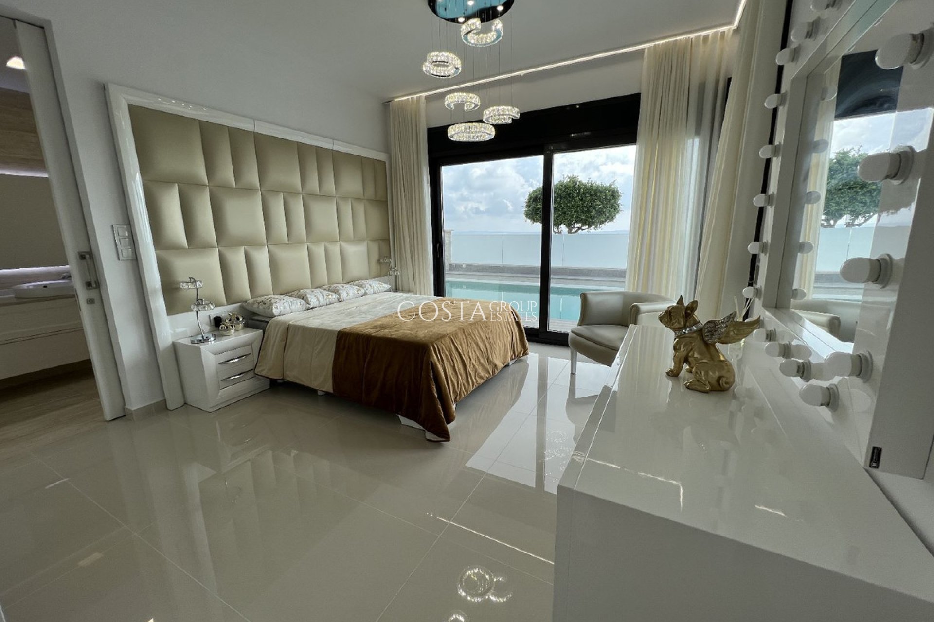 Wiederverkauf - Villa -
San Miguel de Salinas - San Miguel de Salinas Centro