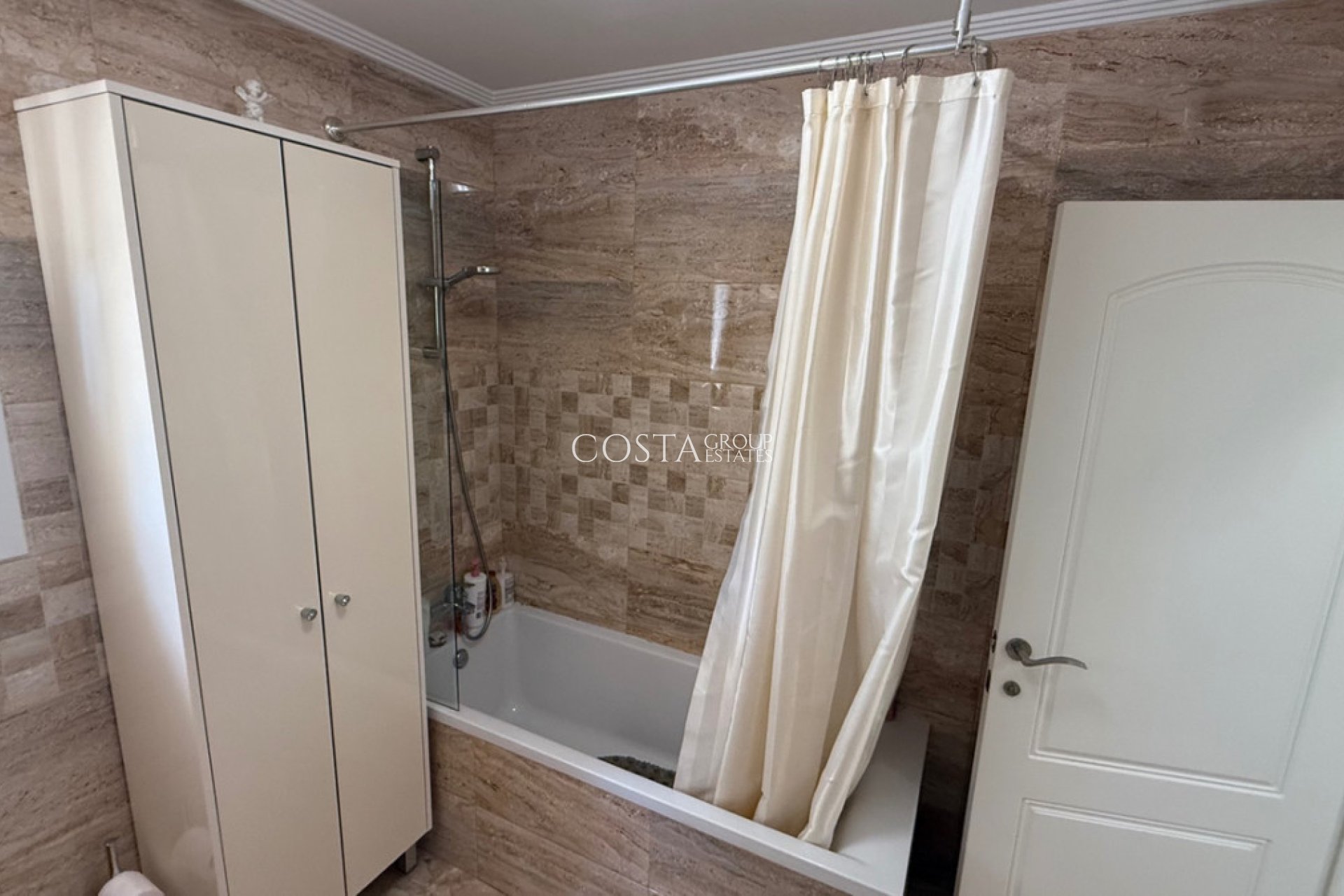 Wiederverkauf - Villa -
Torrevieja - Torrevieja Centro