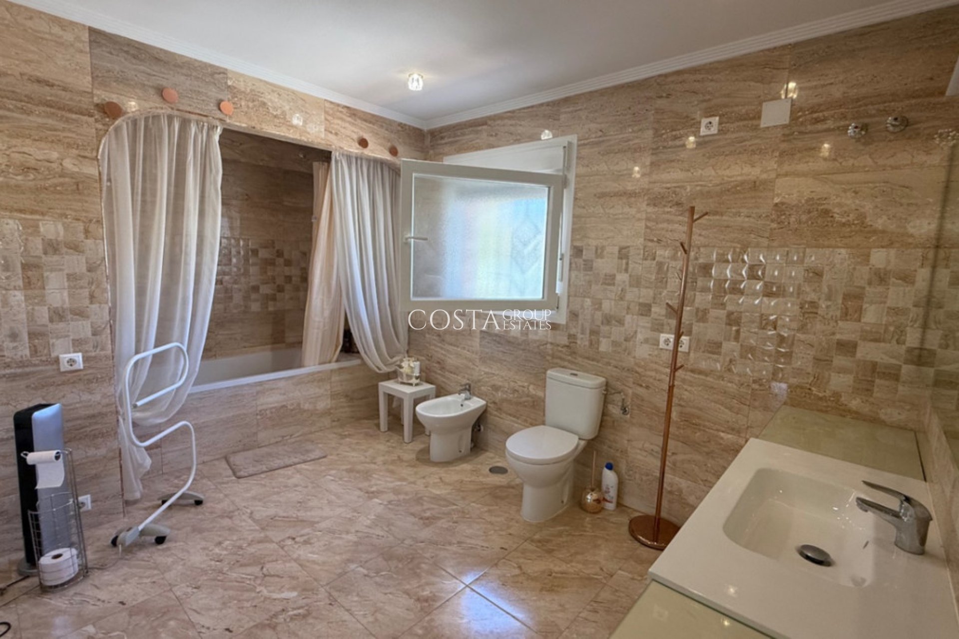 Wiederverkauf - Villa -
Torrevieja - Torrevieja Centro