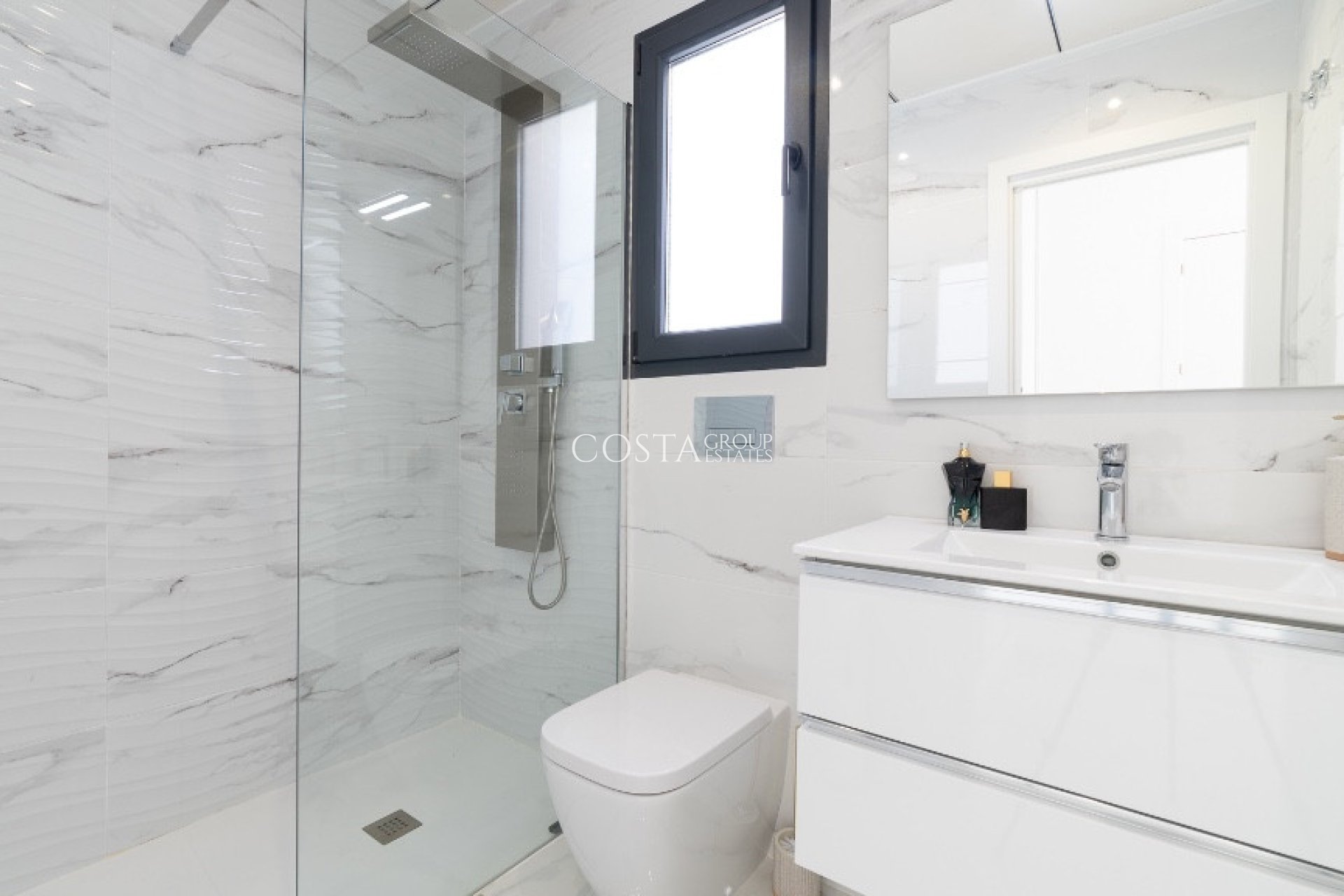 Wiederverkauf - Villa -
Torrevieja - Torrevieja Centro