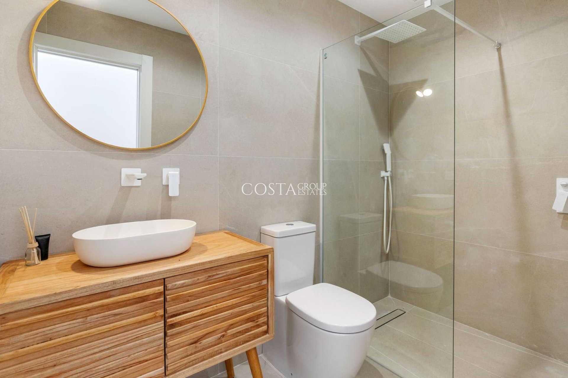 Wiederverkauf - Villa -
Torrevieja - Torrevieja Centro