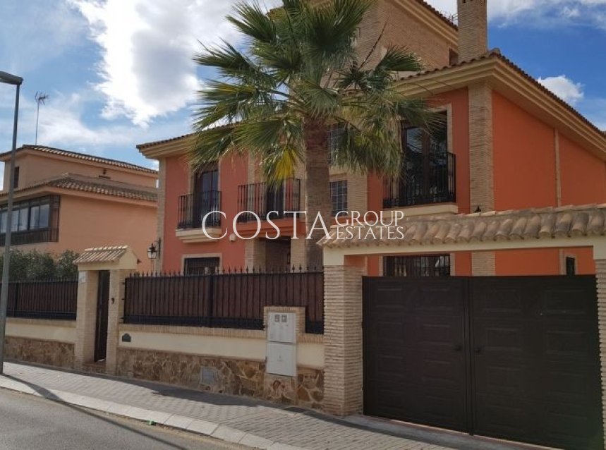 Wiederverkauf - Villa -
Torrevieja - Torrevieja Centro