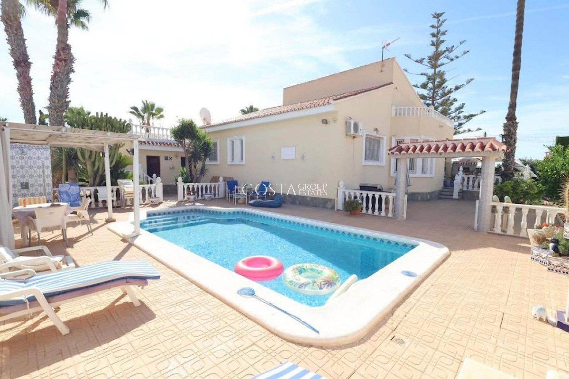 Wiederverkauf - Villa -
Torrevieja - Torrevieja Centro
