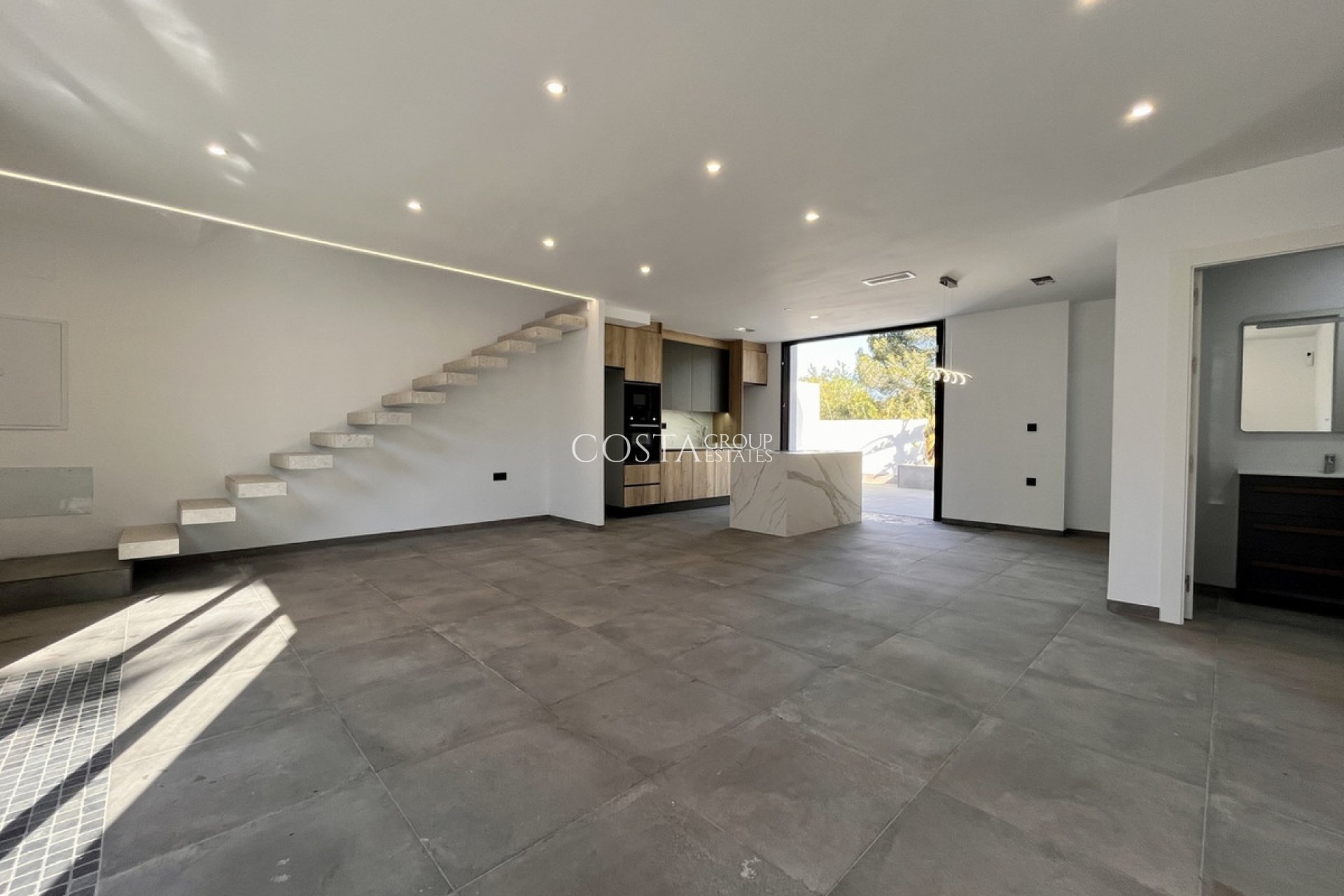 Wiederverkauf - Villa -
Torrevieja - Torrevieja Centro