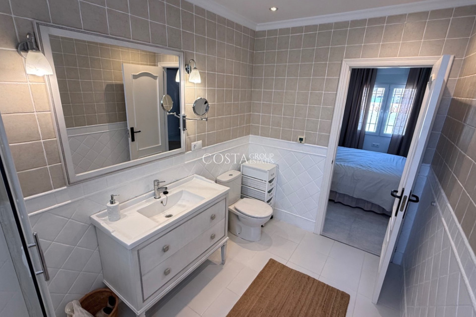 Wiederverkauf - Villa -
Torrevieja - Torrevieja Centro