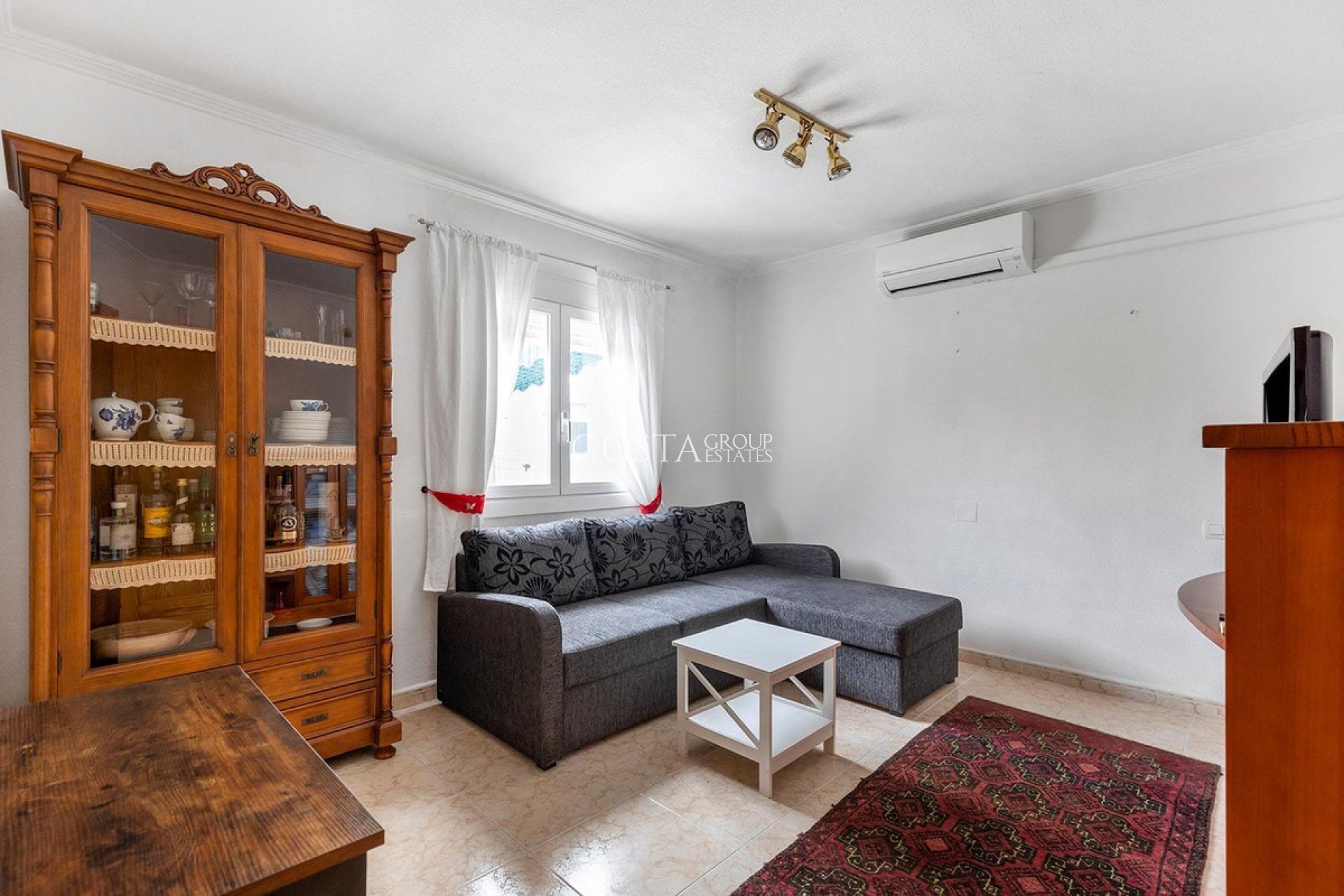 Wiederverkauf - Villa -
Torrevieja - Torrevieja Centro