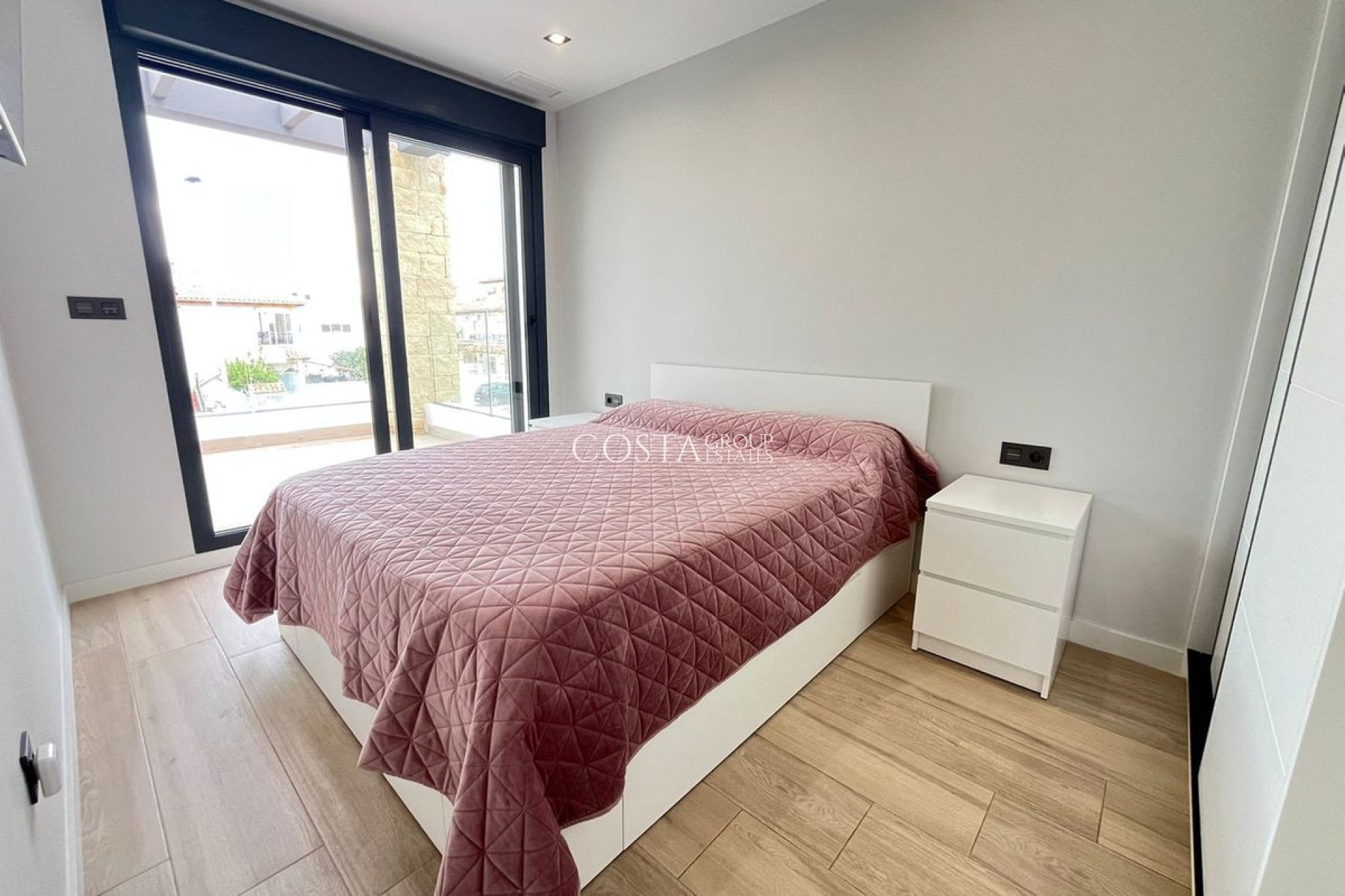 Wiederverkauf - Villa -
Torrevieja - Torrevieja Centro