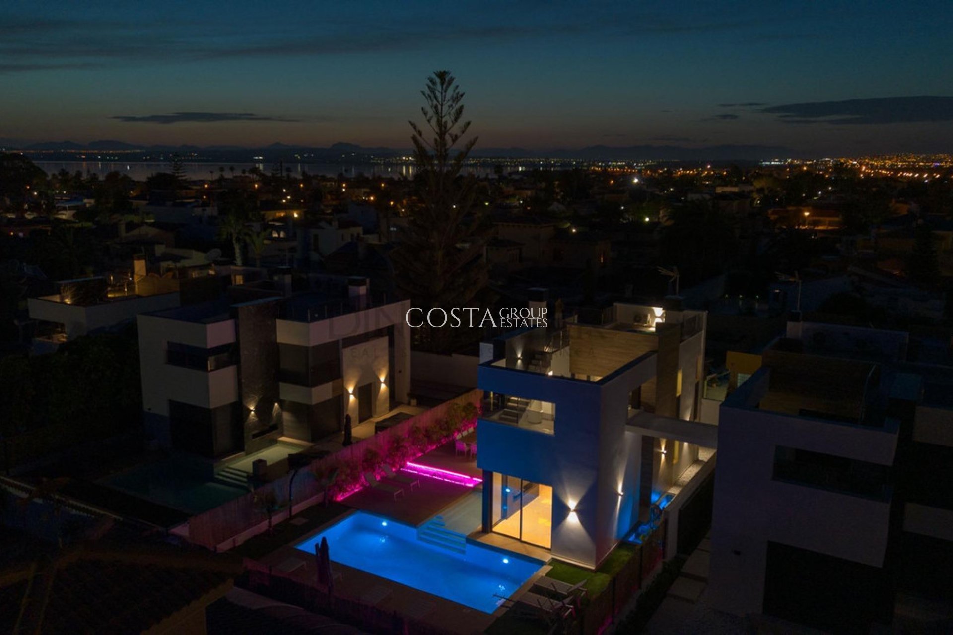 Wiederverkauf - Villa -
Torrevieja - Torrevieja Centro