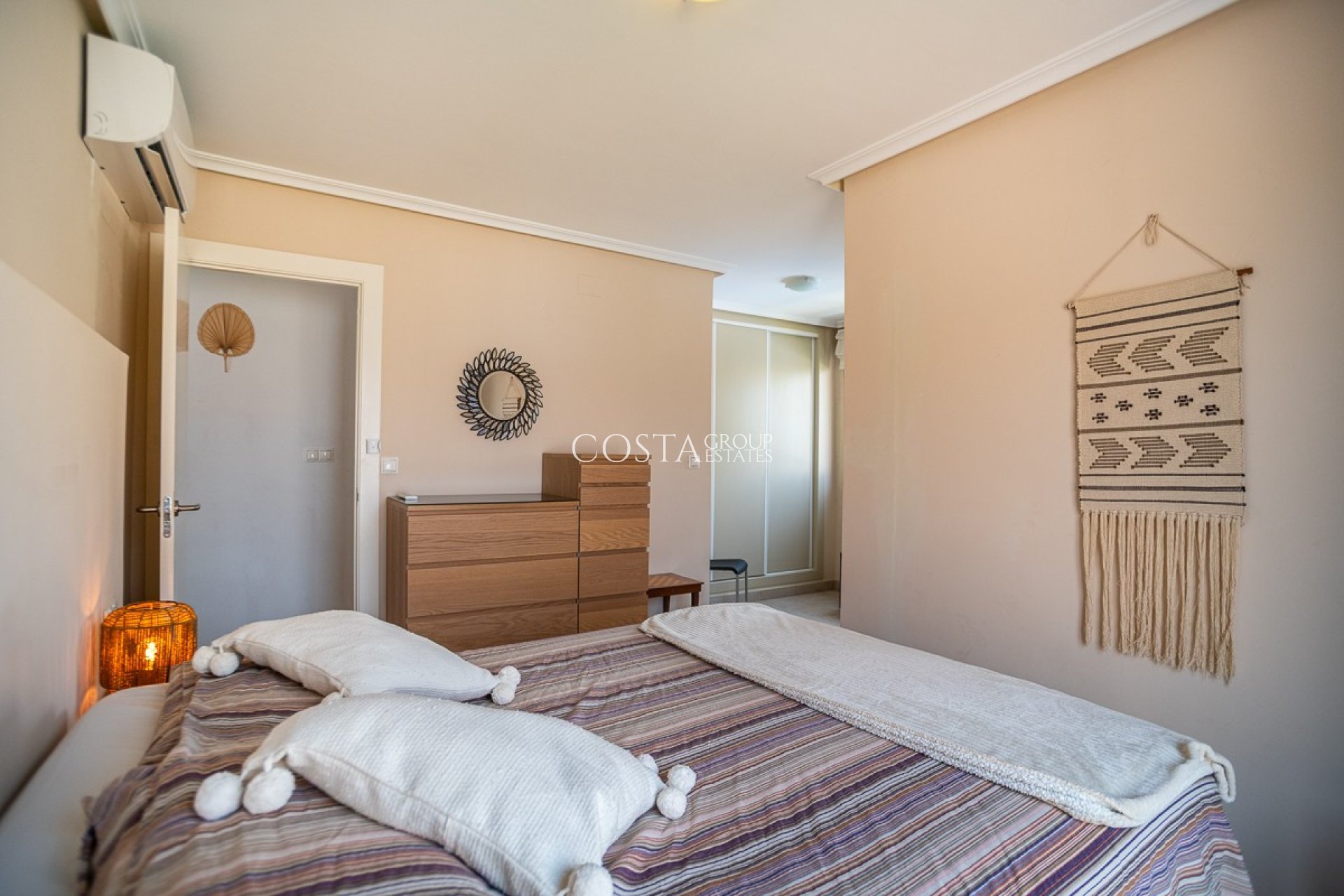 Wiederverkauf - Villa -
Torrevieja - Torrevieja Centro