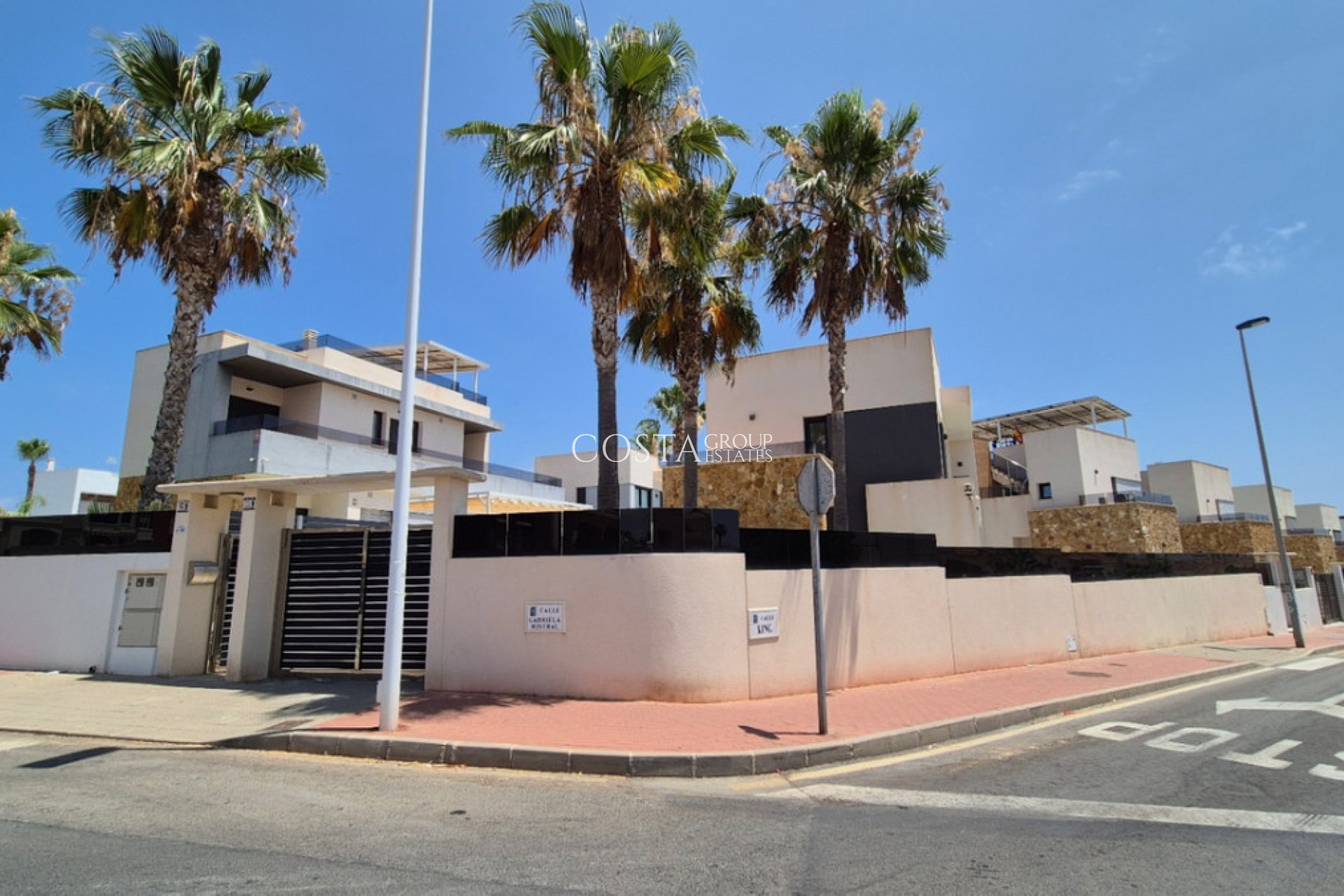 Wiederverkauf - Villa -
Torrevieja - Torrevieja Centro