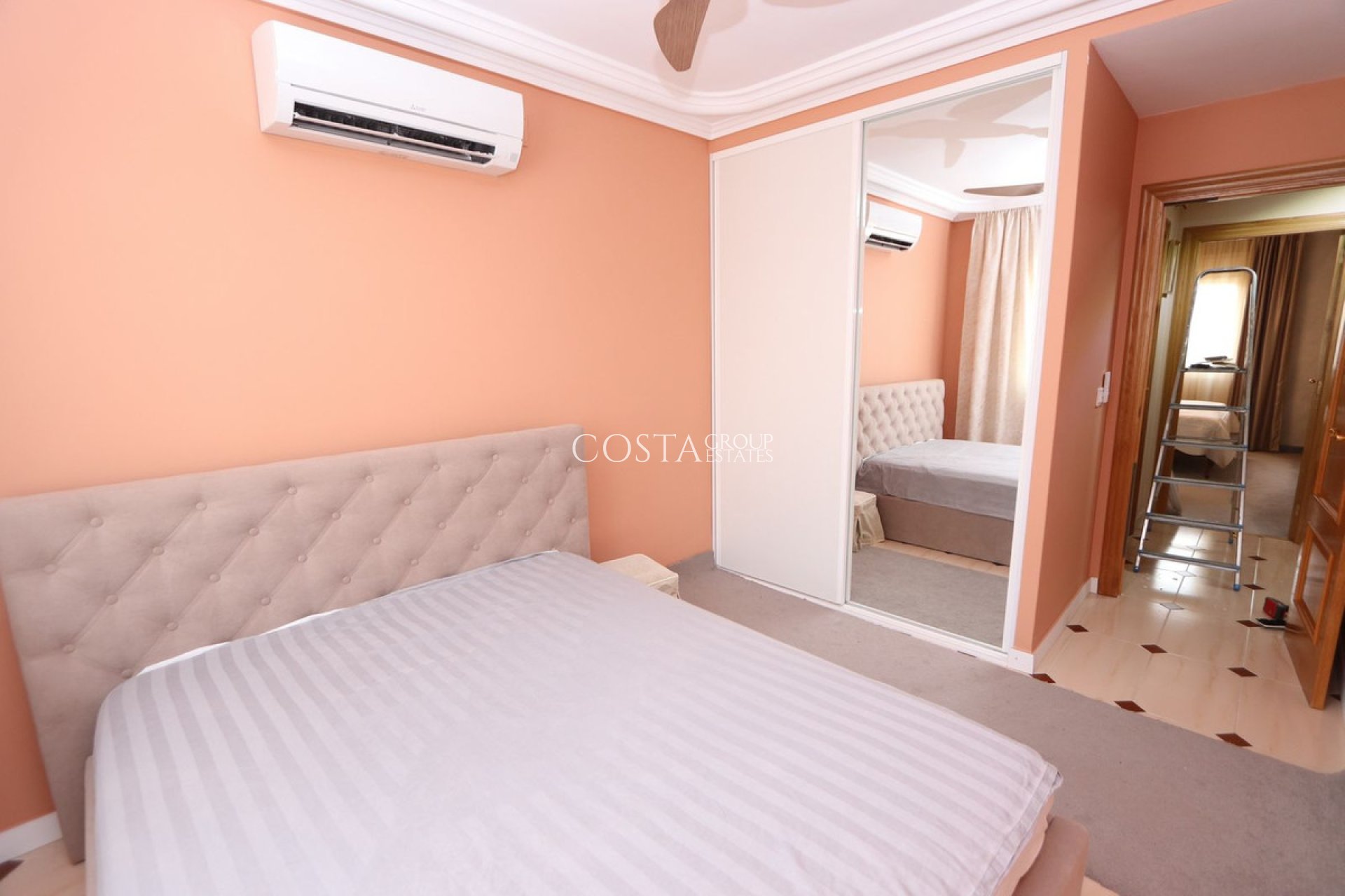 Wiederverkauf - Villa -
Torrevieja - Torrevieja Centro