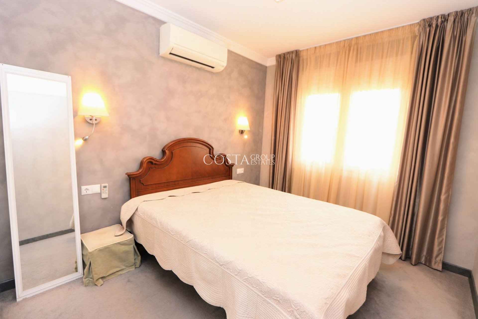 Wiederverkauf - Villa -
Torrevieja - Torrevieja Centro