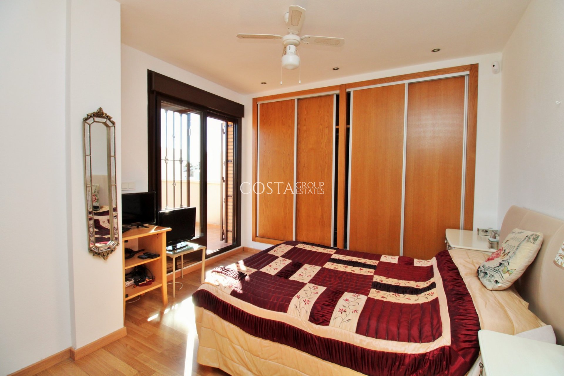 Wiederverkauf - Villa -
Villamartín - PAU 8