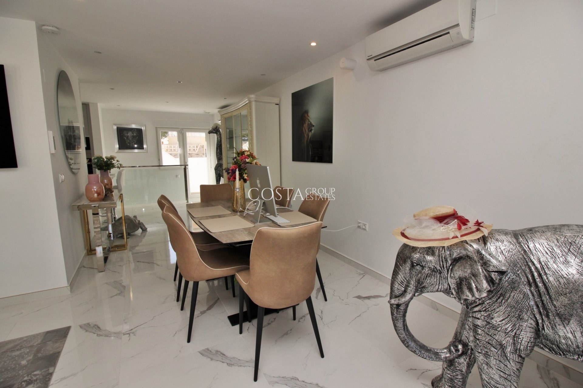 Wiederverkauf - Villa -
Villamartín