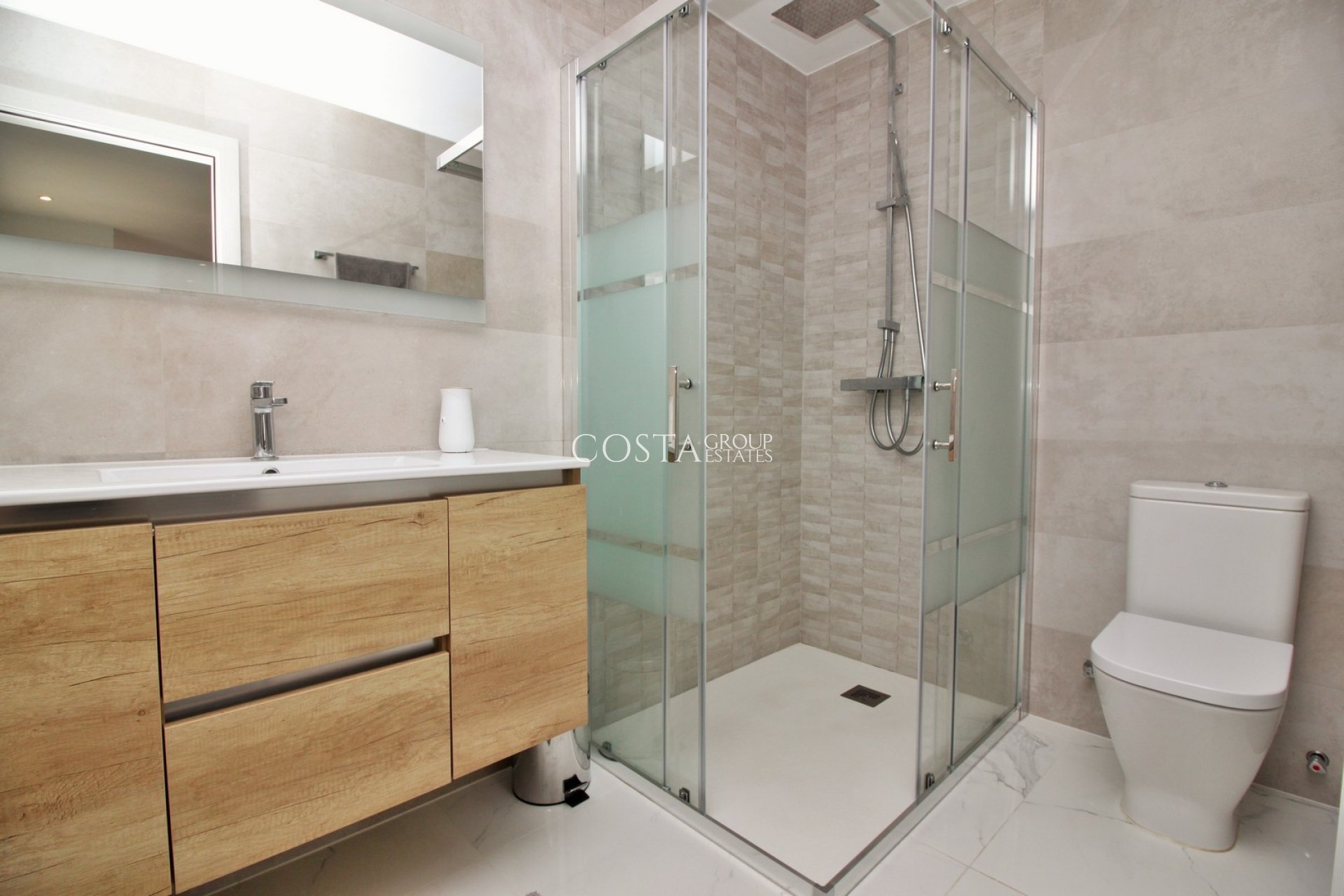 Wiederverkauf - Villa -
Villamartín