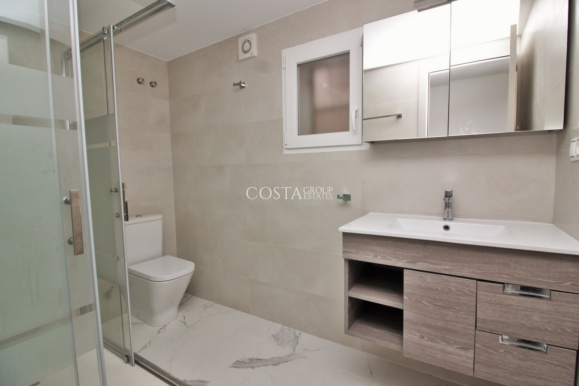 Wiederverkauf - Villa -
Villamartín