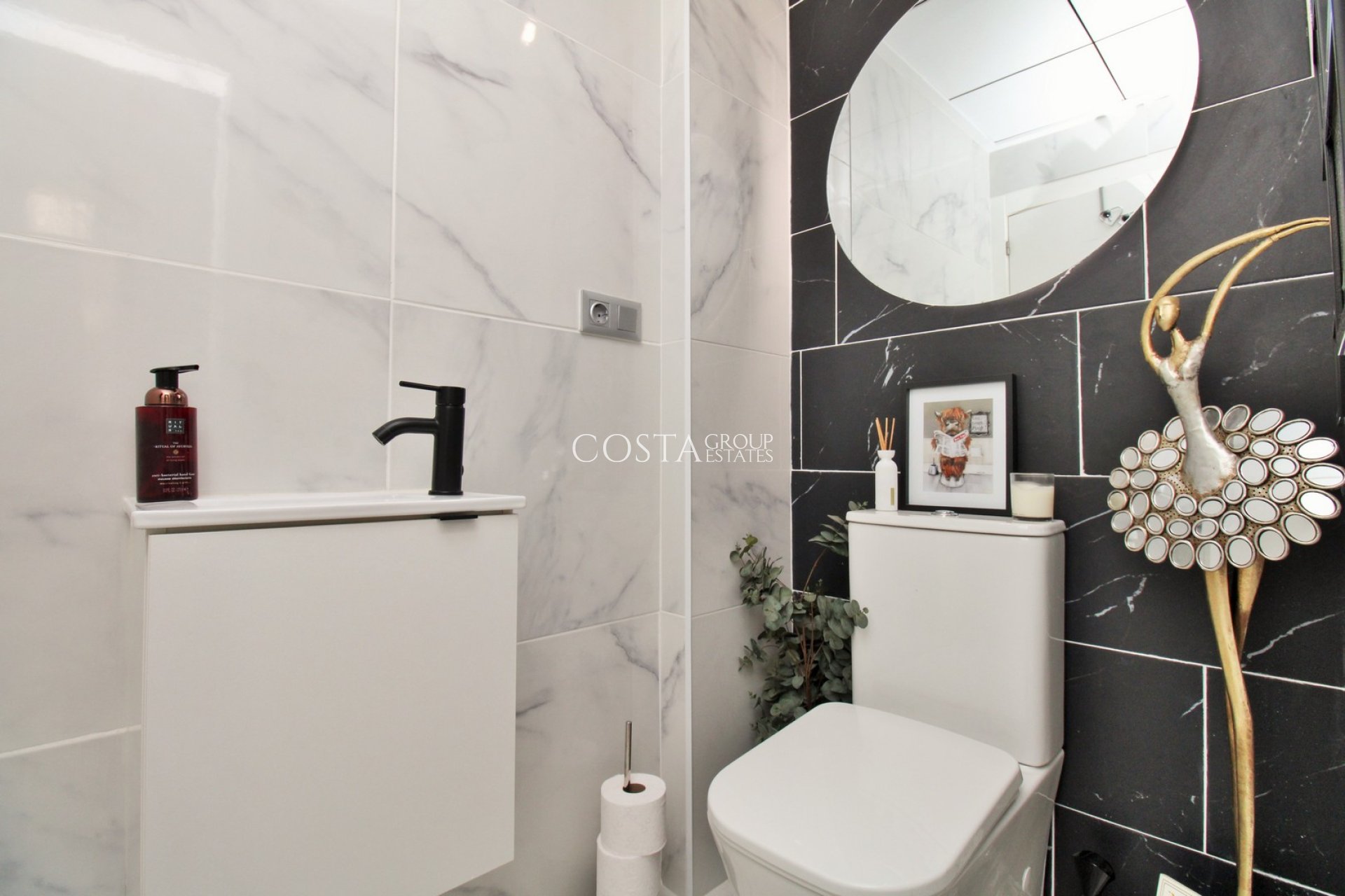 Wiederverkauf - Villa -
Villamartín