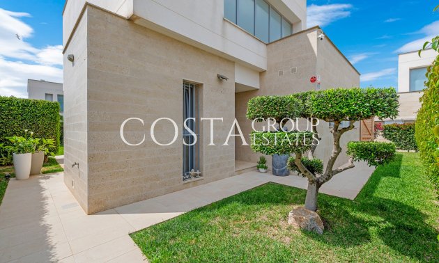 Resale - Villa -
Orihuela - Vistabella Golf