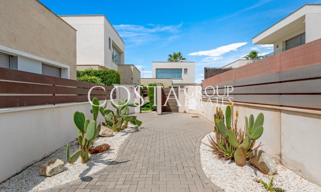 Resale - Villa -
Orihuela - Vistabella Golf