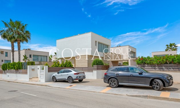Resale - Villa -
Orihuela - Vistabella Golf