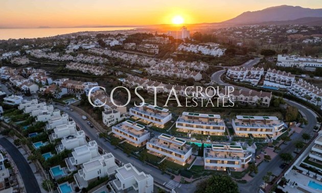 New Build - House -
Estepona - El Paraiso Golf