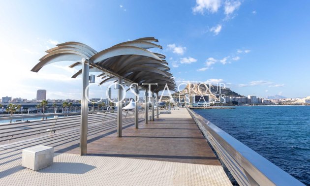 Neue Gebäude - Apartment -
Alicante - Centro