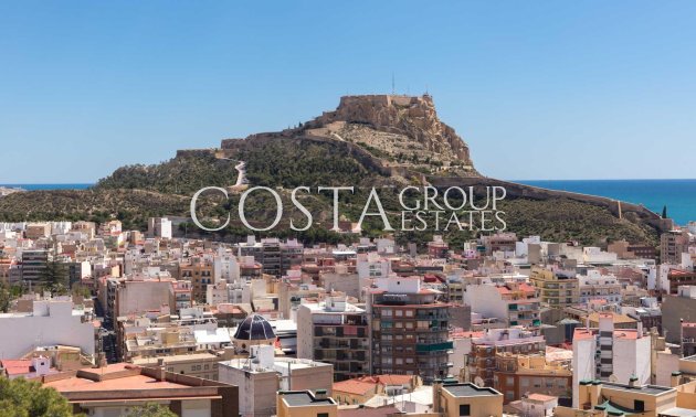 Neue Gebäude - Apartment -
Alicante - Centro