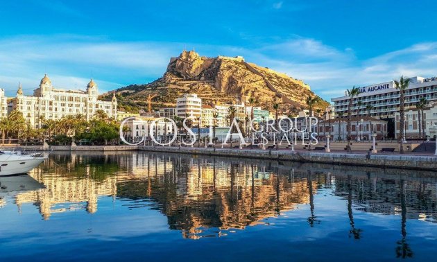 Neue Gebäude - Apartment -
Alicante - Centro