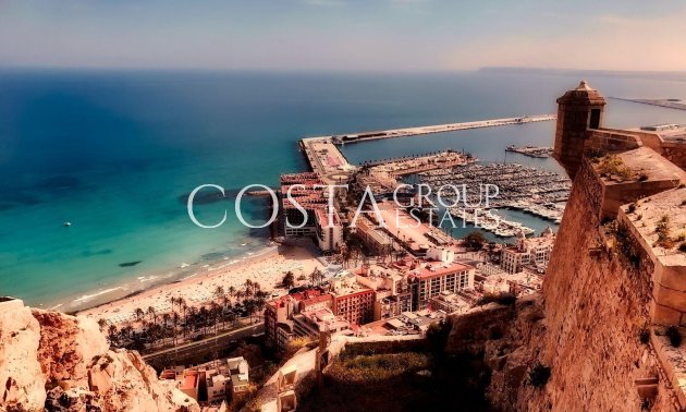 Neue Gebäude - Apartment -
Alicante - Centro