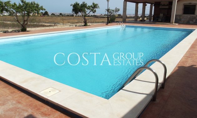 Herverkoop - Villa -
Los Montesinos - La Herrada