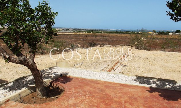 Herverkoop - Villa -
Los Montesinos - La Herrada