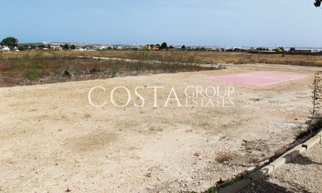 Herverkoop - Villa -
Los Montesinos - La Herrada