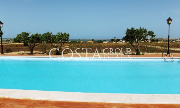 Herverkoop - Villa -
Los Montesinos - La Herrada