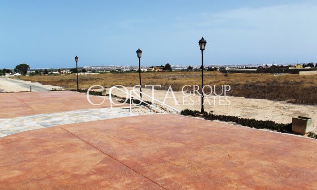 Herverkoop - Villa -
Los Montesinos - La Herrada