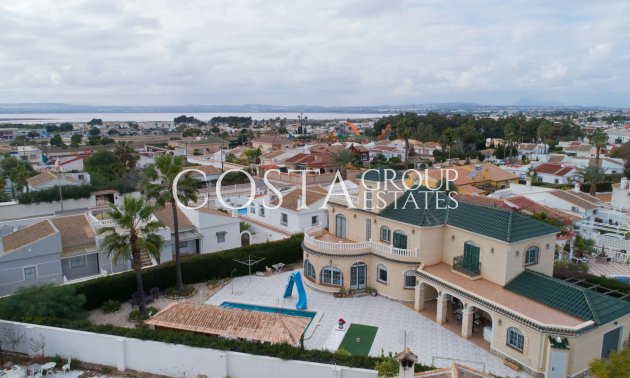 Herverkoop - Villa -
Torrevieja - El Chaparral