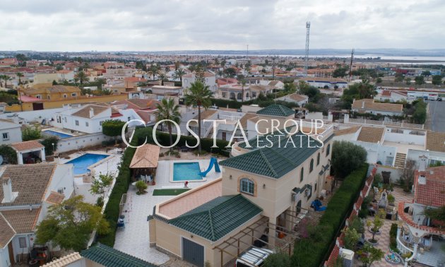 Herverkoop - Villa -
Torrevieja - El Chaparral