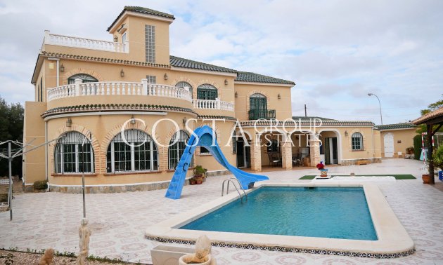 Herverkoop - Villa -
Torrevieja - El Chaparral