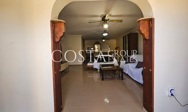Resale - Villa -
Los Alcazares