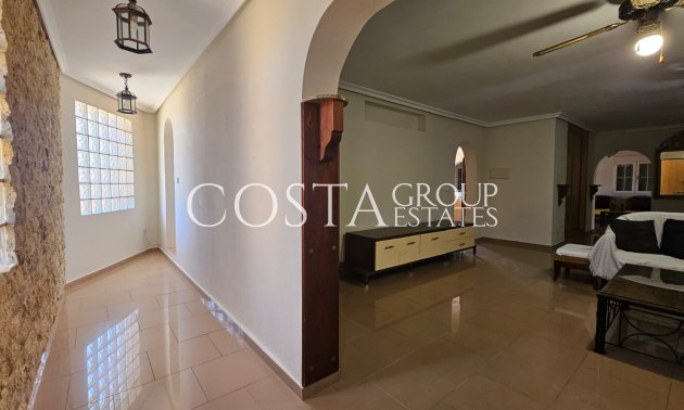 Resale - Villa -
Los Alcazares