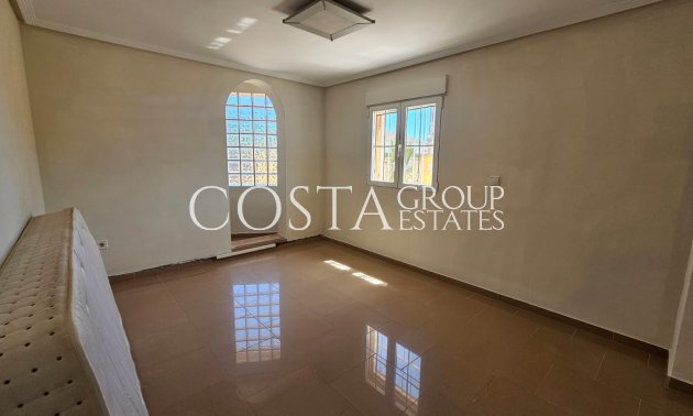Resale - Villa -
Los Alcazares