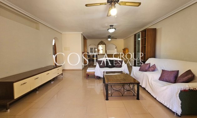 Resale - Villa -
Los Alcazares